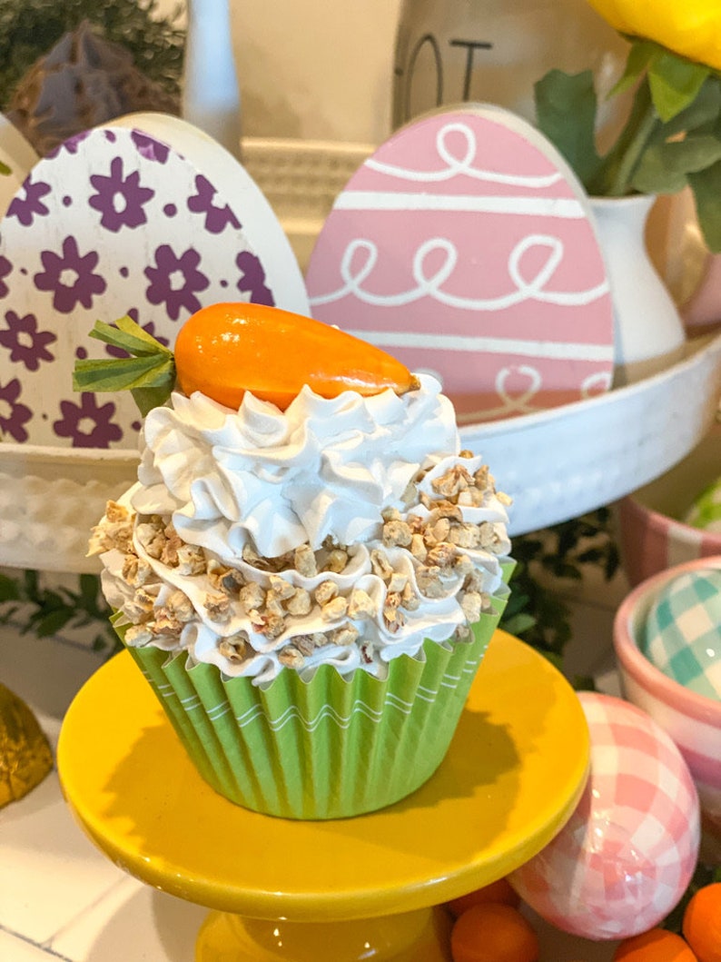 Fake Carrot Cake cupcake