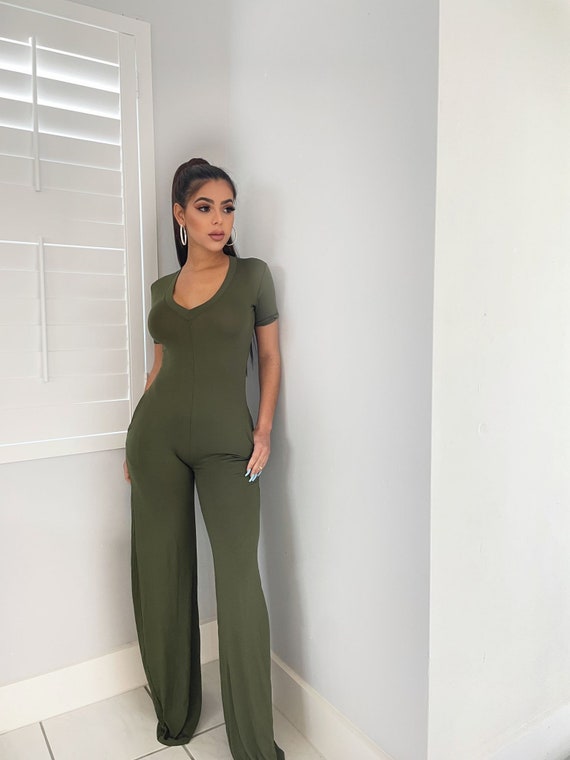 Olivgrüner jumpsuit 2024