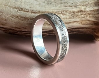 Memorial Keepsake Ring with Ash in Sterling Silver