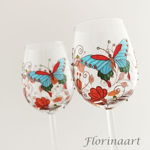 Verres à vin papillon, cadeau d&#39;anniversaire de mariage pour elle, anniversaire papillon peint à la main verres à vin rouge, papillon bleu