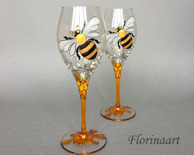 drinking glasses with bees on them