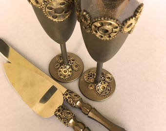 Steampunk Wedding Set, Personalized Steampunk glasses and Cake Server Set , Alternative Wedding Set, Steampunk Gears