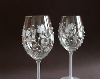 Silver Anniversary Wine Glasses – Hand Painted 25th Wedding Anniversary Gift, Silver Toasting Glasses for Couple