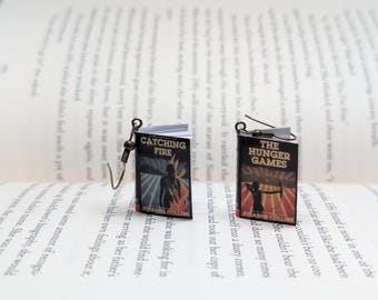 Hunger Games inspired book earrings, boktok