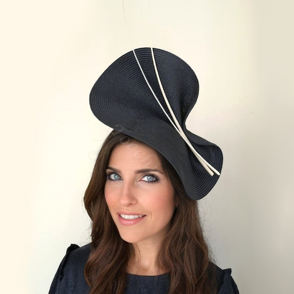 Woman Navy blue fascinator hat, navy blue wedding hat, blue white Royal Ascot hat, Navy derby hat, large fascinator, White blue feathers hat