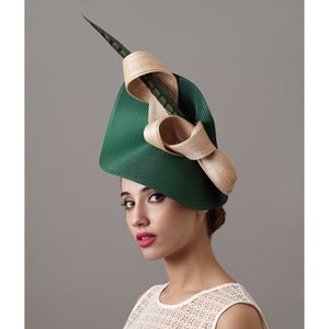 Kentucky derby hat green women, dark green Ascot hat, forest green large fascinator feathers, derby fascinator, women wedding hat green polo