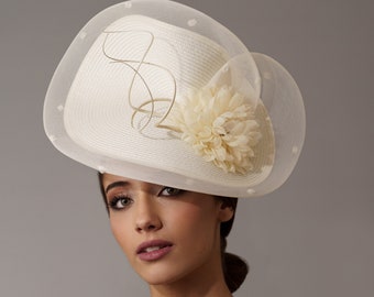 Ivory Bride wedding hat, Cream Ascot veiled fascinator, Tea party bridal fascinator, Woman Special Occasion hat Cream, Bride headdress veil