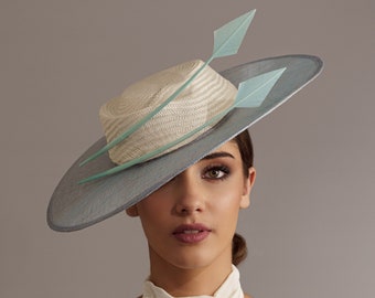 Chapeau de demoiselle d'honneur bleu clair et ivoire, chapeau d'invité de mariage élégant avec des plumes bleu clair, coiffe de mariage bleu clair et blanc
