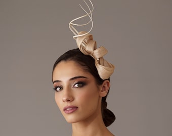 Beige bow fascinator with feathers, Ivory wedding headband fascinator hat, champagne bow headpiece for Ascot races, ladies loops fascinator