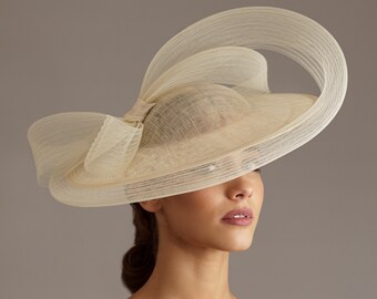 Woman Royal Ascot hat cream, Ivory Kentucky Derby veiled hat, Horse races hat cream, Lady Church hat, Cream wedding hat, Tea Party hat veil