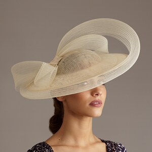 Chapéu de casamento de marfim com véu, Pamela com véu creme, Pamela original para convidados de casamento, chapéu de corrida de Ascot perfeito, chapéu creme