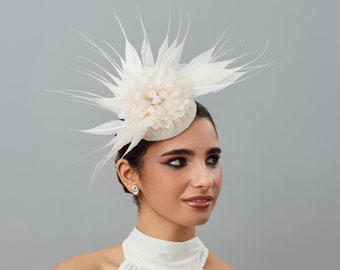 Elegant Beige Ladies Tea Party Fascinator With Feathers  display picture 3