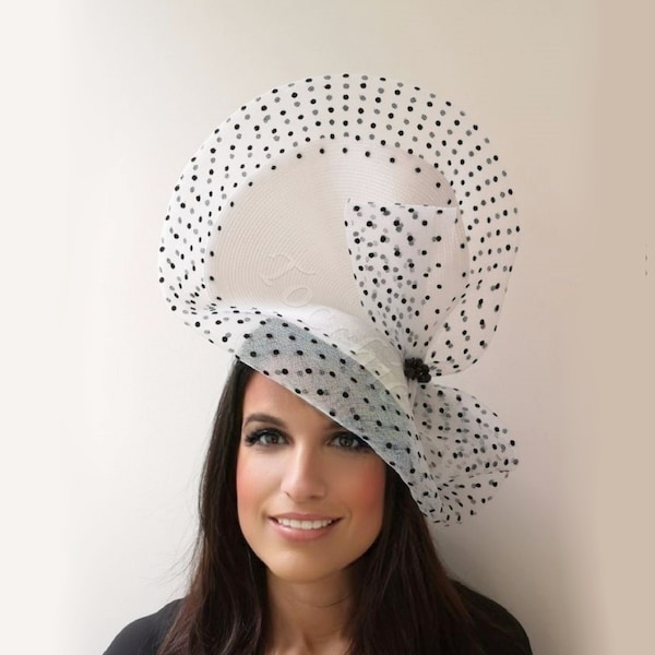 Elegant black and white fascinator, white Kentucky derby hat, black Ascot hat, white wedding hat,Women dress hats for races,White veiled hat