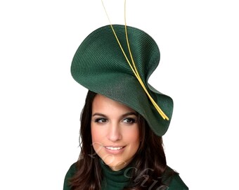 Tocado verde botella y amarillo con plumas, tocado boda de día, tocado de boda para invitada, madrina perfecta verde, sombrero boda invierno