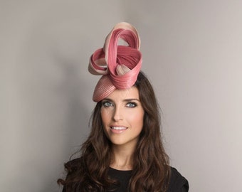 Woman wedding fascinator coral pink, Elegant Kate Middleton hat pink, Royal Ascot hat coral, Light pink small fascinator, Derby fascinator