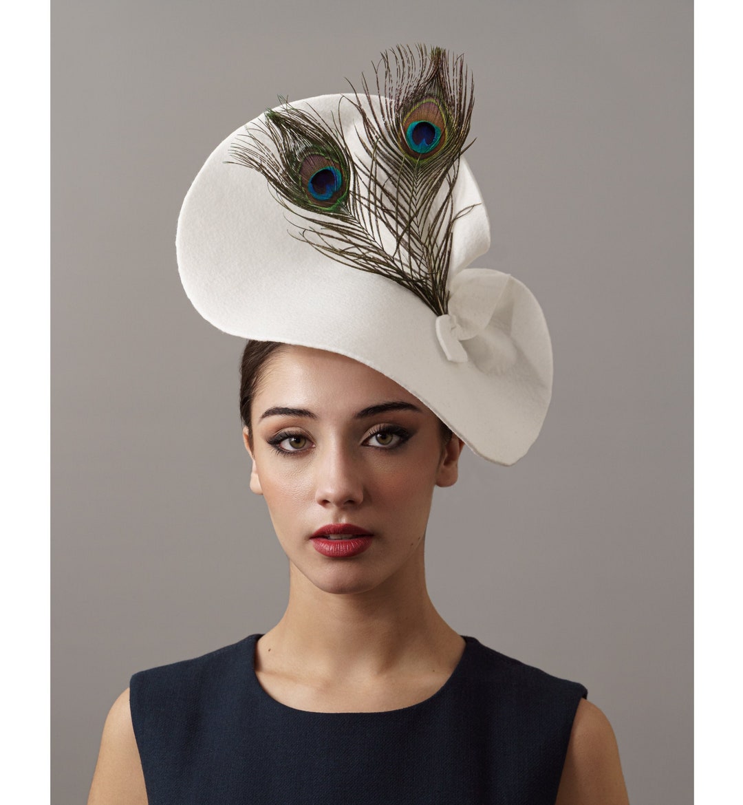 Fascinator Da Donna Con Fiore, Piume E Rete - Accessorio Per Capelli Per Matrimoni, Festa E Chiesa (Bianco, Taglia Unica) - 5