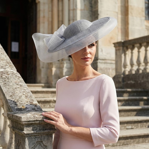 what colour fascinator with grey dress Short lace dress with feathers. 5986