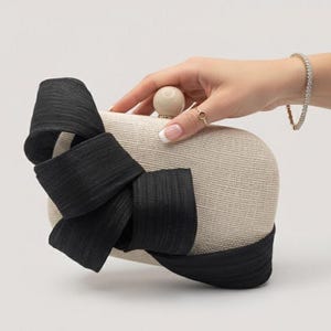 Rohe Handtasche mit schwarzer Schleife, schwarze Hochzeitstasche, elfenbeinfarbene Hochzeitsclutch, Hochzeitsaccessoires, schwarzes Partykleid-Accessoire