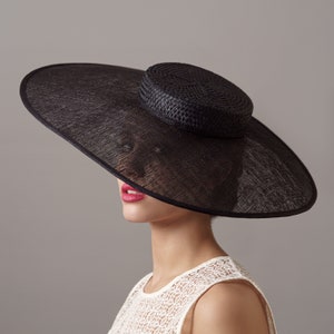 Elegante zwarte bruidshoed voor bruidsmeisjes, gepersonaliseerde bruidshoed, bruiloftsgasthoed, eenvoudige zwarte hoed