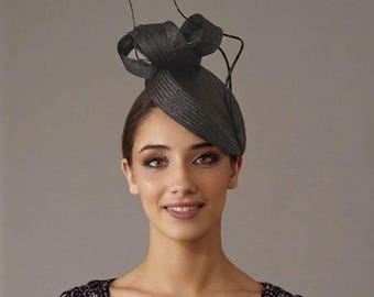 Black pillbox hat with feathers for wedding day- woman wedding fascinator black- small cocktail hat - Ladies Tea Party percher hat feather