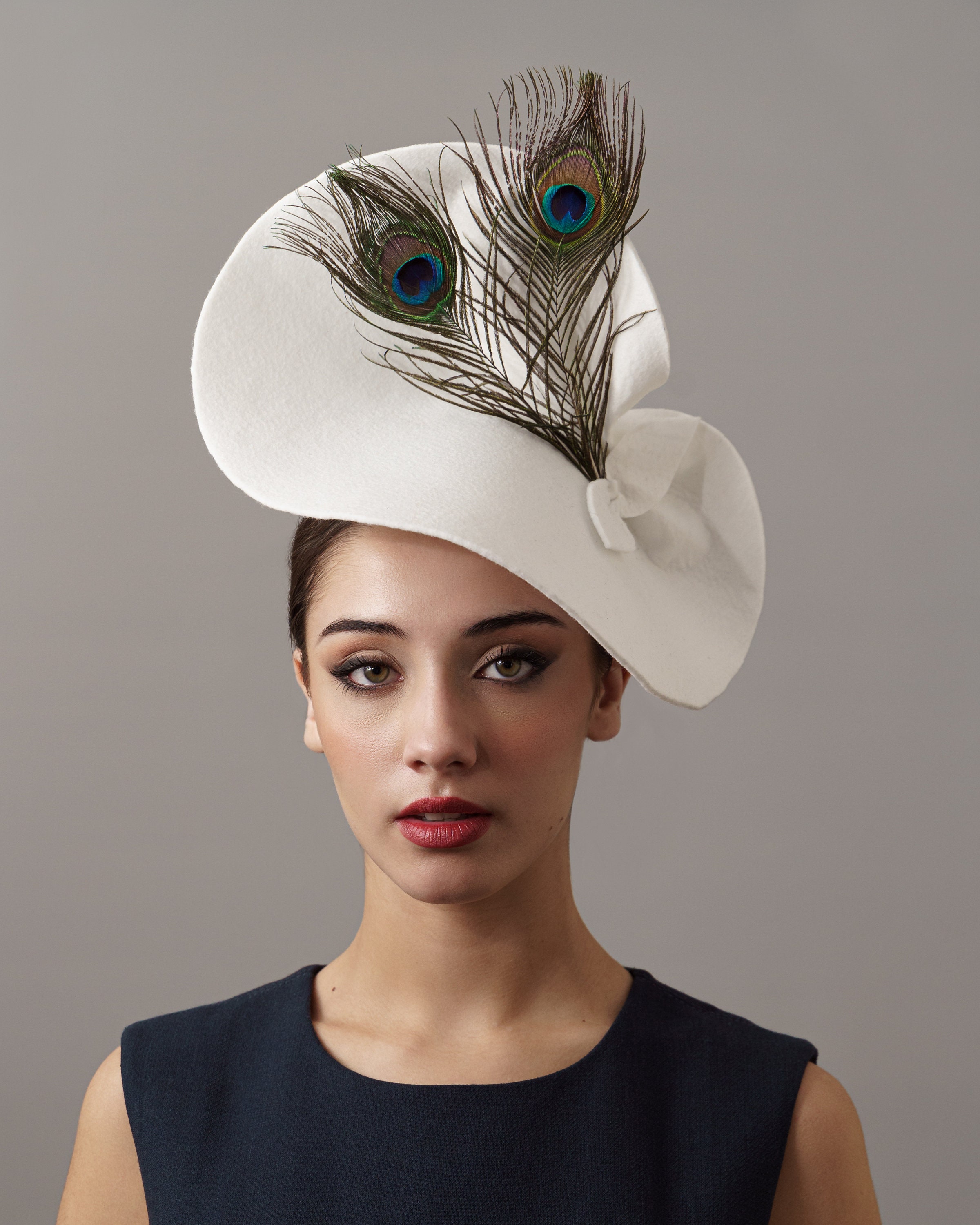 White Fabulous Pillbox Feathered Fascinator Birdcage Hat Derby Equine Te… Off White Bow Pillbox Fascinator With Veil, White Kentucky  main image 4