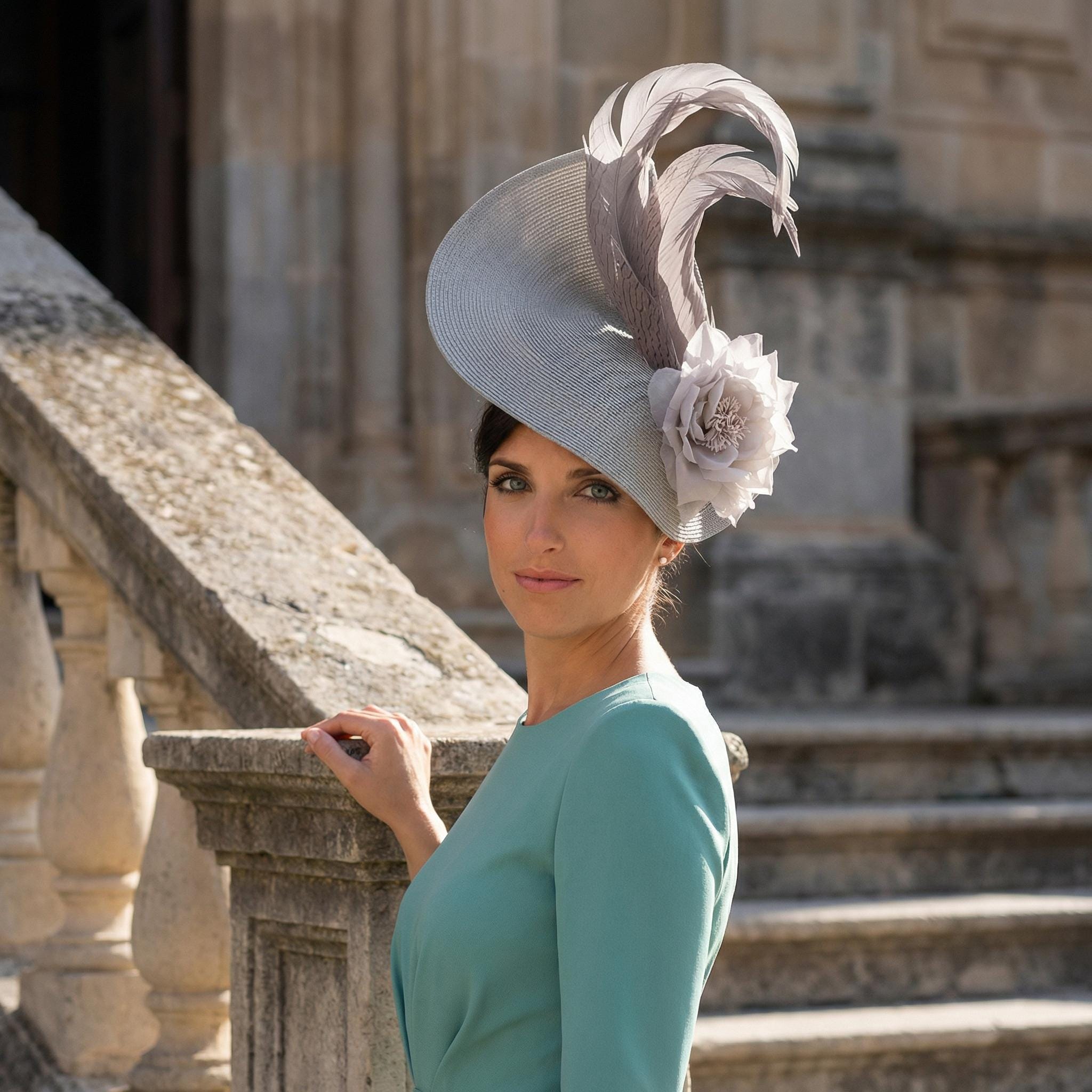 what colour fascinator with grey dress Short lace dress with feathers. 5986