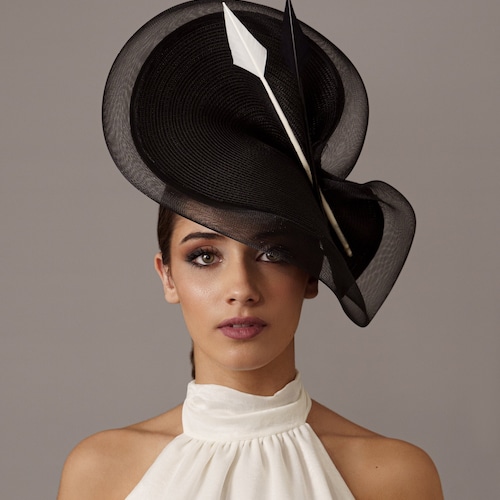 Chapeau bibi à plumes noires pour la mère de la mariée - Chapeau bibi élégant pour invitée - Chapeaux et bibis pour un mariage en matinée - Bibis personnalisés