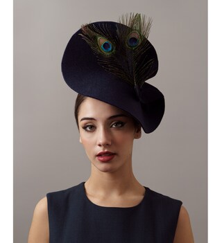 Osila Fascinator Con Clip Blu Navy | Piume Vere E Nastro In Rete | Accessorio Elegante Per Matrimoni Ed Eventi