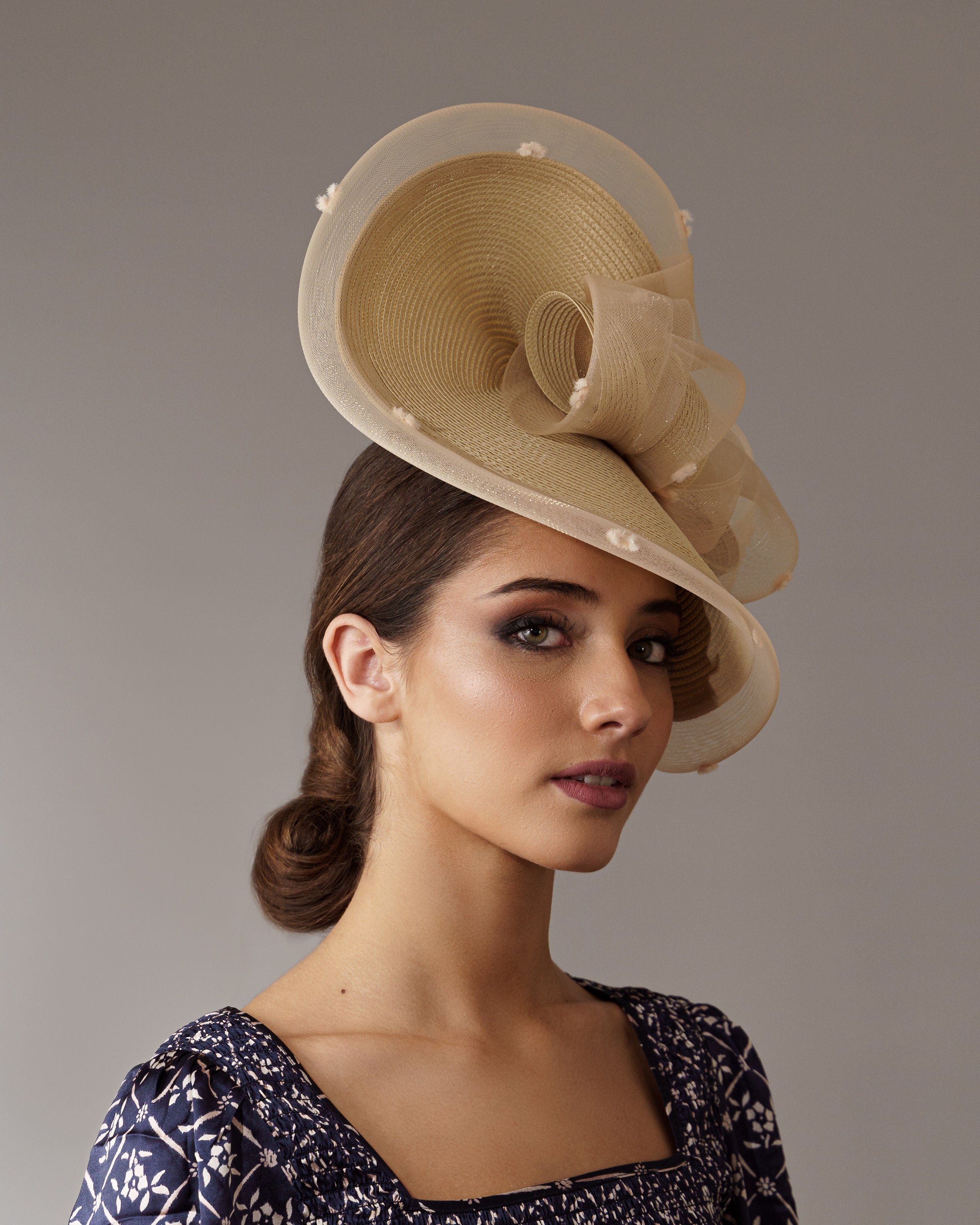 Cream Wedding Fascinator With Veil, Beige Kentucky Derby Hat  display picture 1