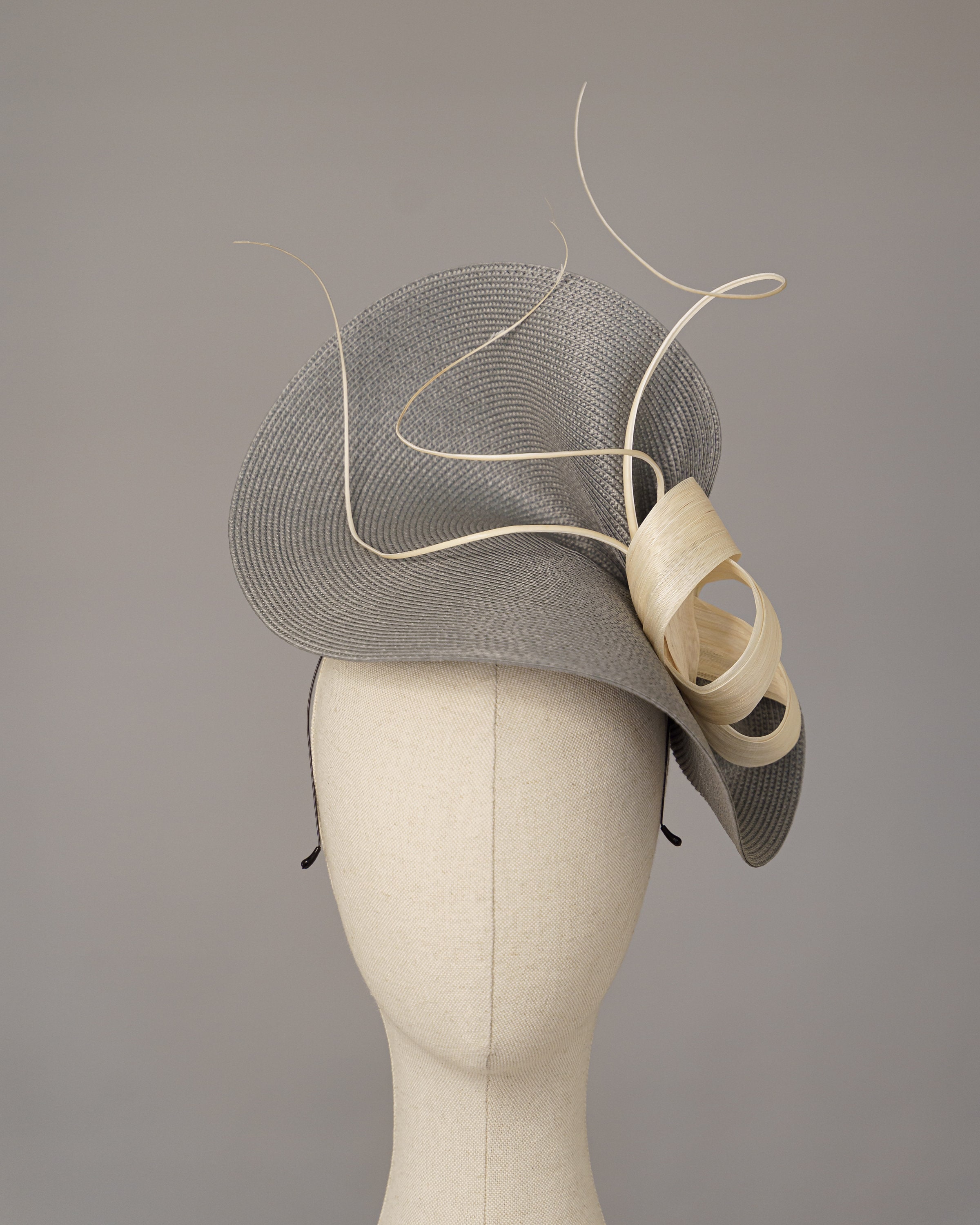 Elegant Gray Feathered Women\'s Hat Ladies Gray Hat with Long Feather Accent Vintage Sz 22 | eBay main image 2
