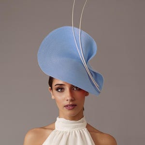 Pale blue fascinator, light blue hat, blue ascot hat, sky blue and white fascinator, blue wedding hat, pale blue derby hat, blue races hat
