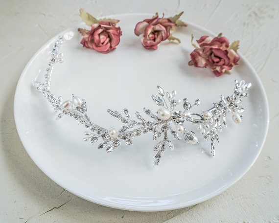 Silver Bridal Hair Clip With Rhinestones - Romantic Wedding  display picture 3