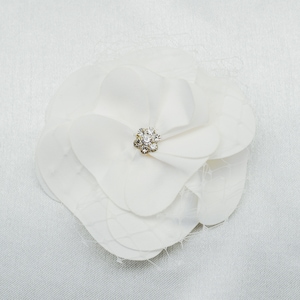 White Medium Flower, Applique for Crafts and Sewing, Decorative Flower - K704AP