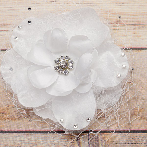 White Flower Hair Clip With White Fishnet, Bridal Fascinator, Hair Accessory - GH4908