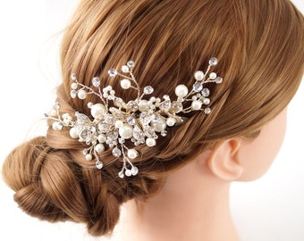 Gold Bridal Hair Comb with Pearls  - Romantic Wedding Hairpiece - Vintage-Inspired Bridal Hair Comb - Headpiece with Gold Leaves