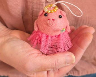 Adorno navideño de cerdito princesa de hadas hecho a mano, adorno colgante de fieltro (de pie)