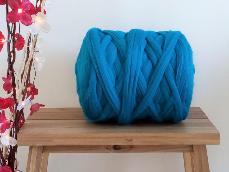 1 kg Azure Blue* 100/% Merino Wool Roving Giant Yarn Extreme Arm Knitting 100 g