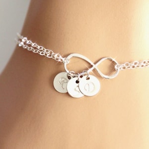 Infinity-armband i sterlingsilver: Personlig initialberlock, graverade smycken
