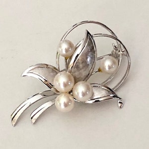 Akoya Pearl Brooch Pin Sterling Silver, Vintage Japanese Saltwater Cultured Pearl and Leaf Brooch, Shawl Pin, Brooch Pearl Jewelry, Gift Mom