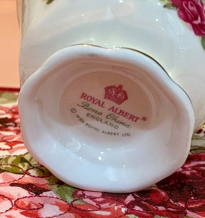 Royal Albert Old Country Roses Tea Cup & Saucer