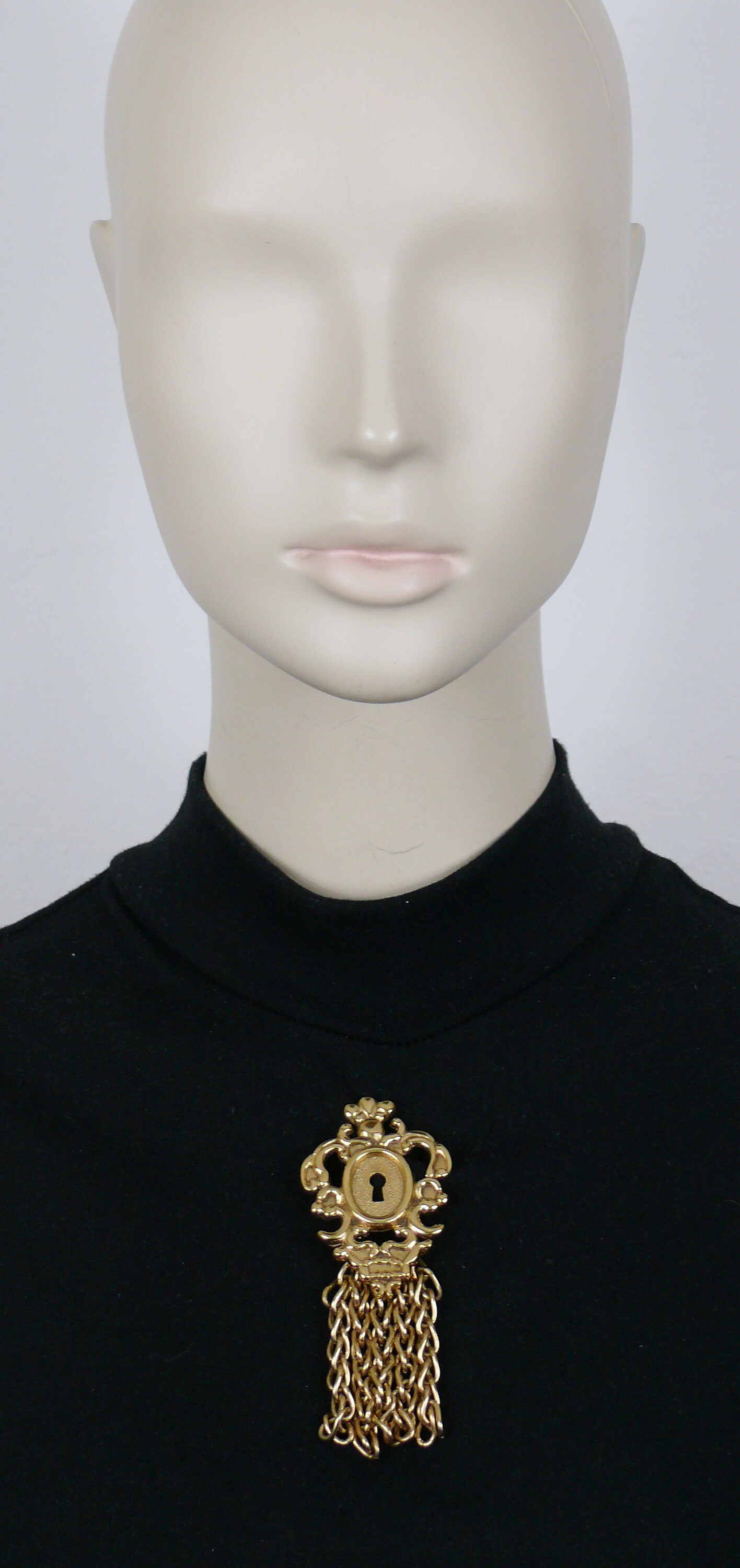 Broche Haute Couture ROCHAS Paris – Forme Serrure Baroque En Métal Doré – Vintage Signé – Parfait état
