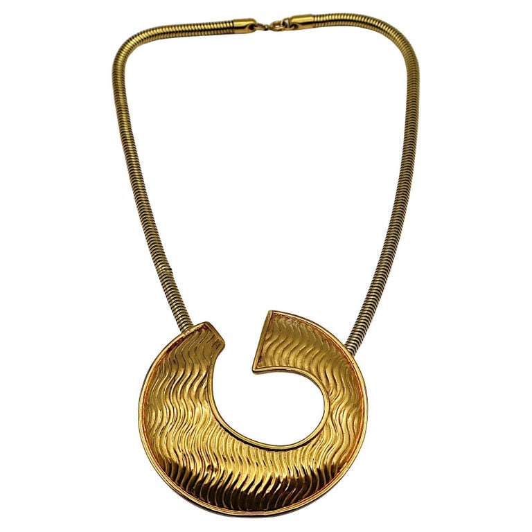 LANVIN * Vintage Gold Tone Pendant Necklace