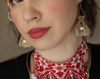 Red folk choker, Ukrainian choker