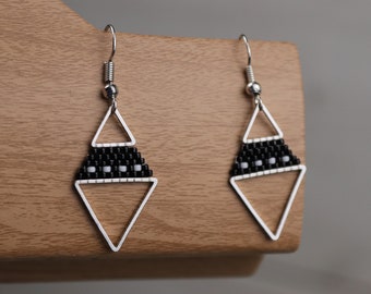 Boucles d'oreilles minimalistes en perles noires