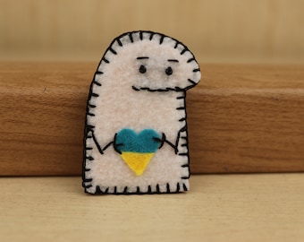 Broche en feutre, broche coeur ukrainienne