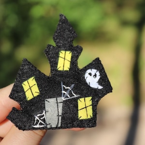 Halloween house brooch
