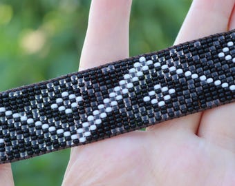 Black geometric bracelet
