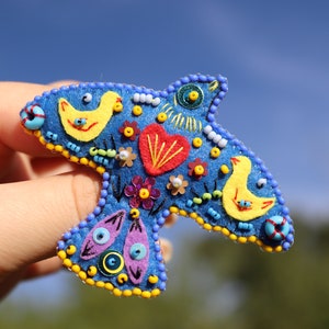 Bird  brooch, blue embroidered brooch