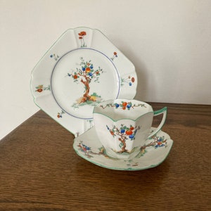 Shelley Queen Anne Crabtree tea trio c1928