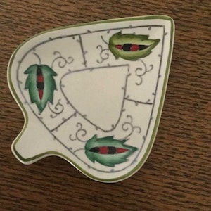Crown Ducal dish leaf design c1950
